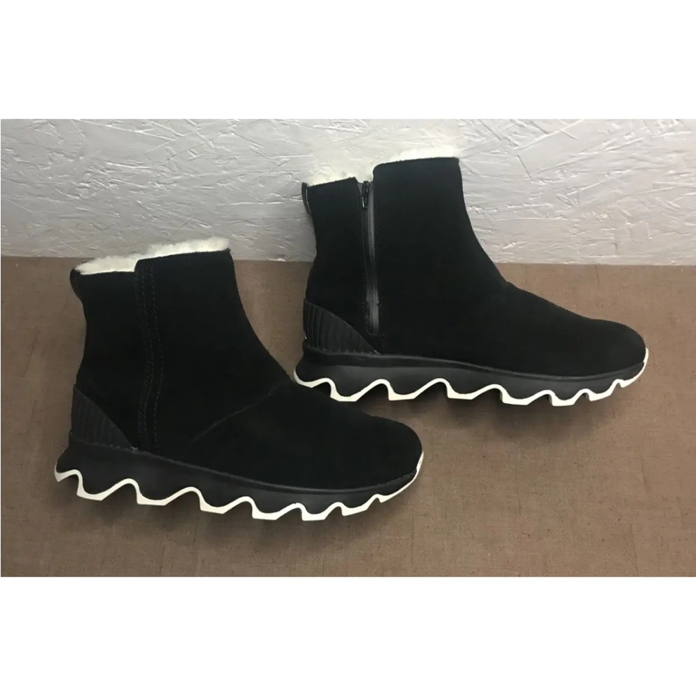SOREL Kinetic Short WP Sz 8 Black Suede Side Zip Boots/Waterproof/100g Insulated